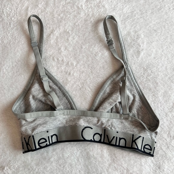 ✿ Calvin Klein — sports bra — S - Picture 2 of 3